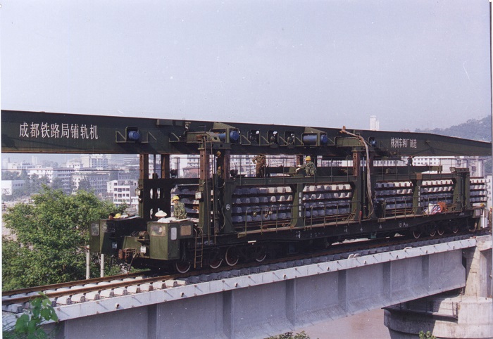 鋪軌機